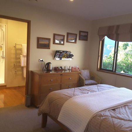 Okiwa Bay Lodge Picton Exterior photo