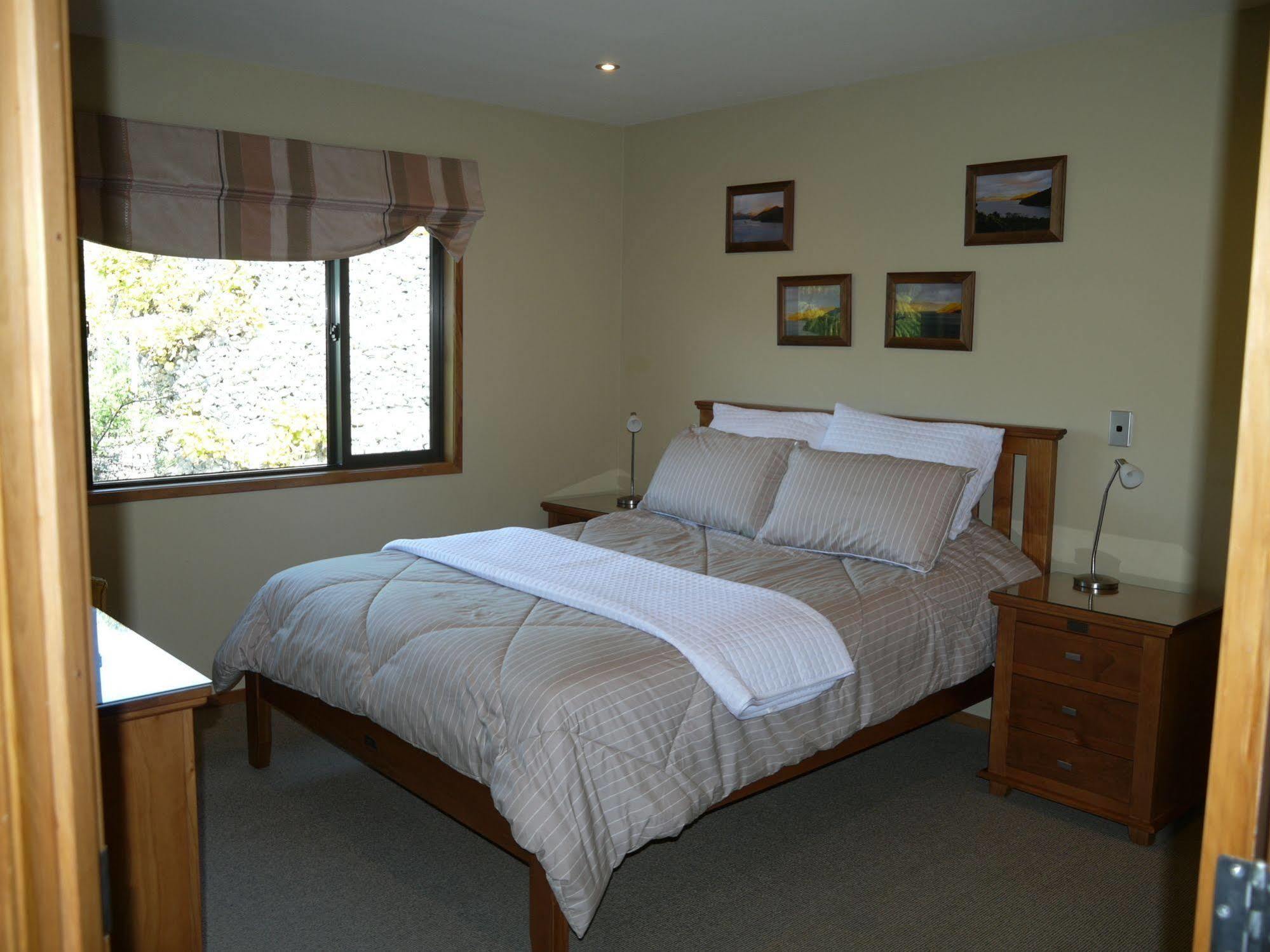 Okiwa Bay Lodge Picton Exterior photo
