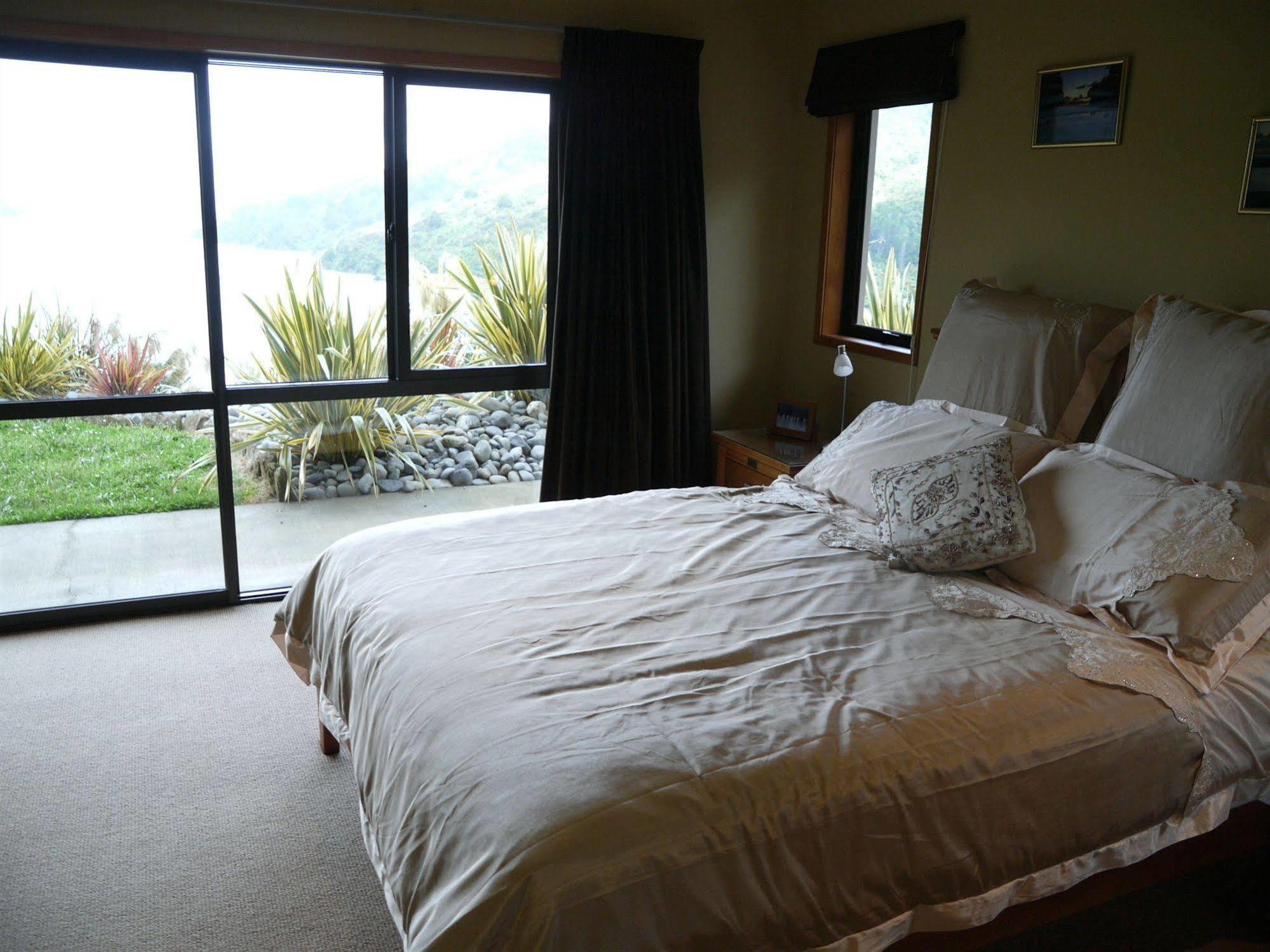 Okiwa Bay Lodge Picton Exterior photo